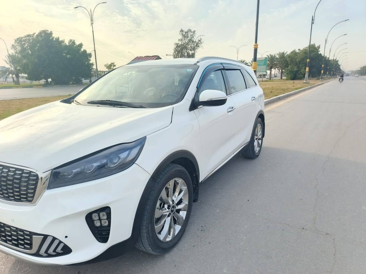 السلام عليكم 
سيارة نوع سورنتو خليجي موديل 2020 رقم بغداد 
فول موصفات عده البنراما سياره 6 اسلندر سبعة راكب 3 قطع تبريد مري شفط جنطه كهربائي  كامرة حساسات  شاشة كبيرة كشنات جلد السياره كفالة عامة من ضربة وصبغ وتبديل 
السيارة جديدة ماشية 55 
كير مكينه حداديو تبريد كفالة عامة تخم تاير  اسبير ما نازل السعر 257 
العنوان محافظة كربلاء 
رقم الهاتف ***********
