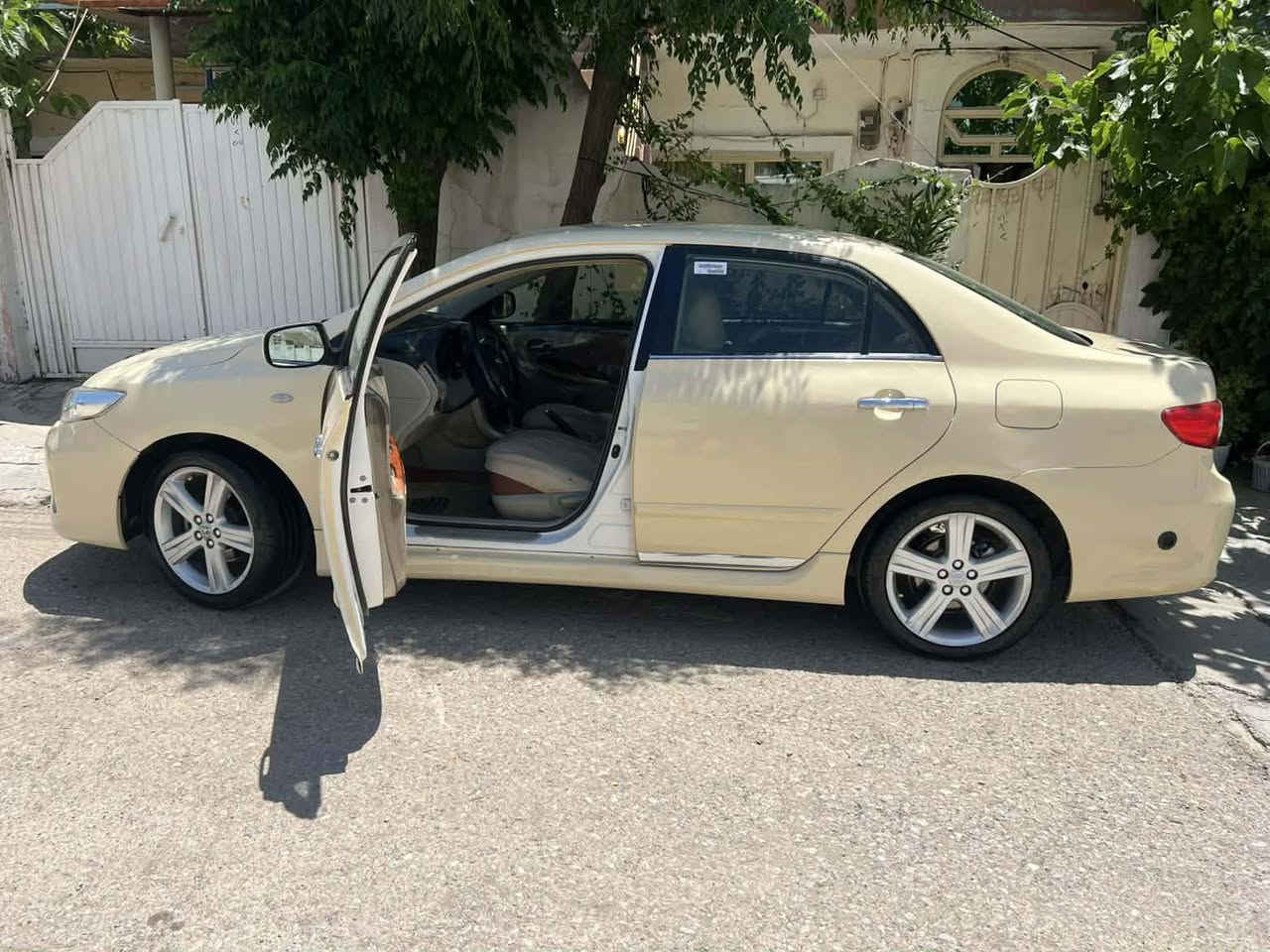 بەناوی خوای گەورە  کرۆلا 2013 گێڕ ئۆتۆماتیک مەکینە گەورە ناو فۆڕمیکا سوکان ڤۆلێم فول بەس سلایت نییە پێشی جوڵەیەکی هەیە دوای هیچی نییە دوسێ پەڵە معجونی هەیە گێڕو مەکینە زۆر بێ عەیبە بەشەرت دە فیتەر سەنەوی تا 2030 تازەیە  بەشەرتی تحویل و وەکالەت 122گەڵاو معامەلەیکی کەم ***********  ئەدمینی بەڕێز
