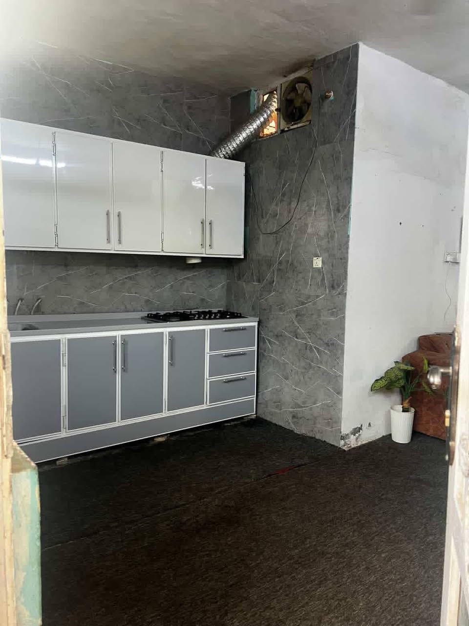 بيت للبيع 100متر
غرفتين ومطبخ مفتوح ع صاله
استقبال حمام داخلي وحمام خارجي
يحتاج ترتيب
العنوان حي ميسان 
زراعي  الشيوخ شارع الكنطره
شارع ناشف حته بلمطر   مي يصعد للخزان بدون ماطور
المجاري كبل ع بزل جيران  خوش اوادم
السعر،40 مع المجال البسيط  ولو موسعره بس مستعجلين ع بيعه
للاستفسار،اكثر اتصل ***********
