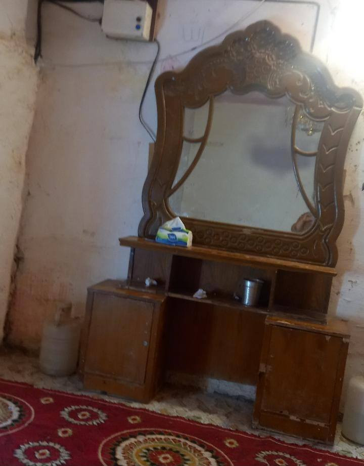 سلام عليكم كنتور اربع بيبان ميز مرايه 85 وبي قليل مجال بيع مستعجل اكثر اتصال ***********
