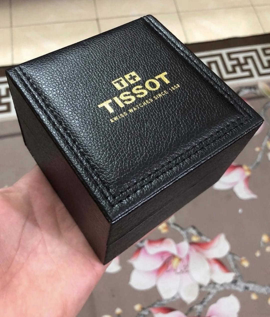 تيسوت اوتماتيك مال بالة موديل قديم وزنها ثقيل جدا 
مكينة اوتماتيك وتكويك نظامين تشتغل
قطر الساعة ٤١
غير مستخدمة نظافة ١٠٠٪؜ جديدة مع علبتها الاصلية
السعر  ١٠٥  الف سعر نهائي ثابت مع التوصيل


**إذا كنت صاحب هذا الإعلان وتريد حذفه لأي سبب، رجاءا أرسل رسالة إلى الدعم الفني**