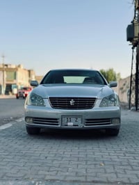 ورحمه الله وبركاته تويوتا كراون شاهينة 2004 لون بحري  رقم انگليزي بغدا...