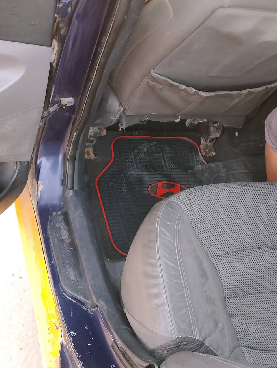 سوناتا وارد امريكي 2011
سياره متجايه كير ومكينه مكفوله خير من الله لاتبخير لاتنقيص مواصفات السياره بصمه تشغيل سنتر لوك شاشه تاب كامره خلفيه تبريد خير من الله بس المروحه وكفت اعتقد فيوز شغله بسيطه السعر 67وبيه مجال شرط التحويل اذا موتحويل مابيع المكان بغداد ع السريع الدولي الهاتف ***********
