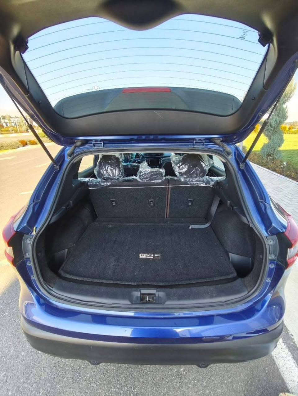 نیسان ڕۆگ ٢٠٢١ 
شاشەی ٧ ئینج 
کونتڕۆڵ کردنی سەر سوکان.
دژە خلیسک 
کامێرا 
حاسە 
تەحدید سرعە 
٧٩ هەزار ڕۆشتووە 
گێڕ و مەکینەی بە شەرت بێ کێشە و کرانەوە 
١٣٥ وەرەقە و معامەلەی تیایە 
*********** السليمانية, العراق
