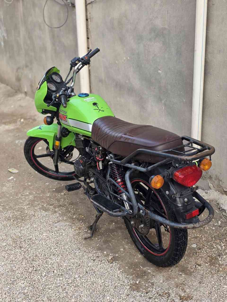 السلام عليكم اخوان دايون للبيع مديل 22  دراجه كدامكم نضيفه كلك كلك بدون اوراق سعره 750  وبيهه مجال الي شراي يتفضل يراسلني لو يتصل ع رقم (***********)  او يتواصل وياي واتساب سبب البيع متوازي ع فلوس يشهد الله  مكاني النجف
