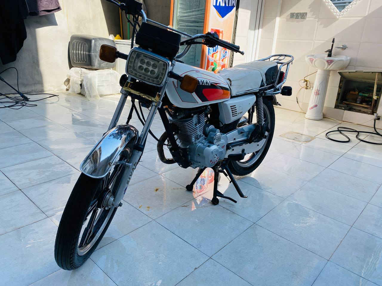 السلام عليكم حبايب
دراجة سيڤان 2021 اوراق 
الدراجة نظيفة وخير من الله 
السعر 375 
مكاني بابل- المهندسين 
للتواصل:
***********
