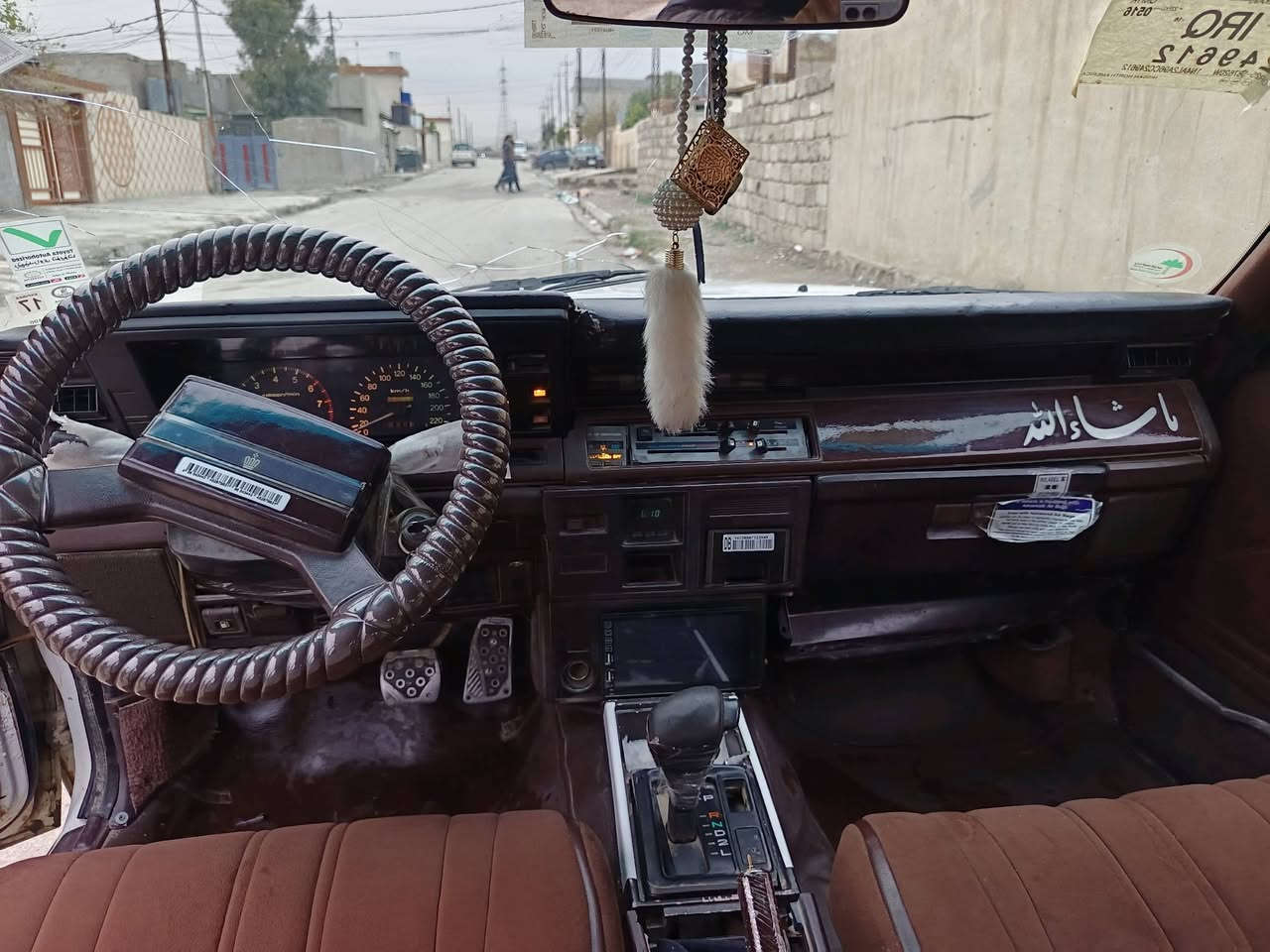 سوبر موديل 85 كير محرك بطه شرط سنويه الى 28 تواير طخم جديد كهربائيات كلها شغاله سياره جاهزه مال بيت... سعر 60 وبيها مجال  رقم الهاتف.. ***********.. العنوان موصل جانب الايمن
