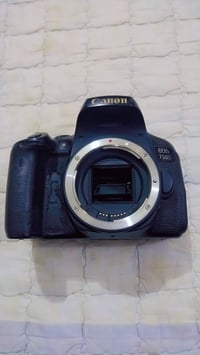 كامره للبيع كانون 750D نضافه 100/90 ملحقاتها   عدسه 18.55  شاحنه   بطا...