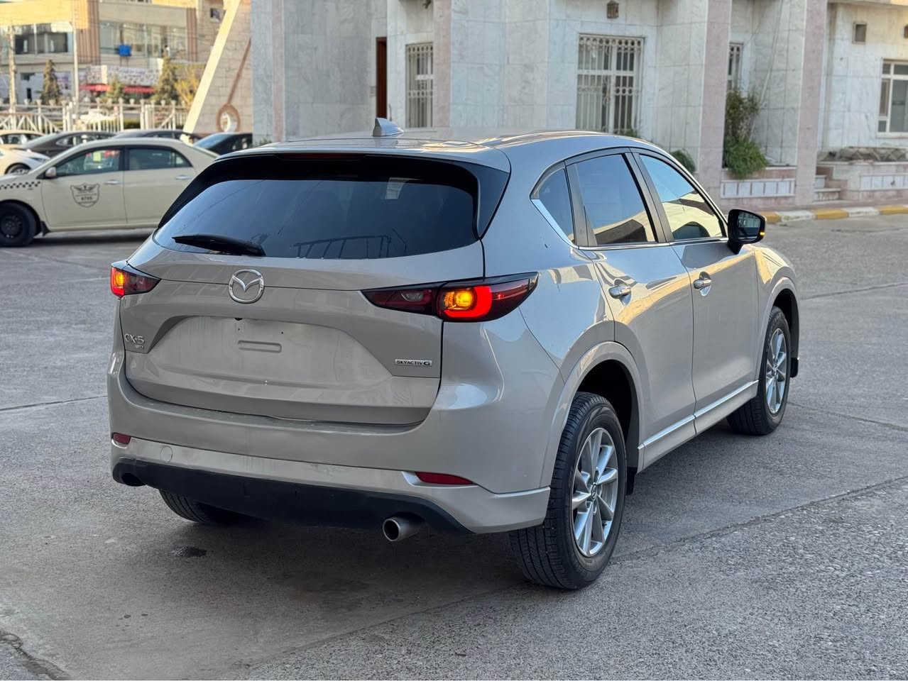 Mazda CX5 2025 مازدا سي اكس ٥ 

بوند و شوي جنطة صبغ بدون دواخل
محرك ٤ سلندر ٢٥٠٠ تنفس طبيعي مرغوب
جملغ شوي تعديل بارد و ٢٢ الف ميل ماشية
ارباك سترن و بردة طاك و شرط الترقيم ✅

مواصفات فول فقط مو سلايت، بصمة كشنات هيتر و دبل اكسل و رادار و حساس و شاشة و كاميرة و ويل كروم
كير محرك شرط مضبوط و رادارات و حجر بلادي شركة

سعر 🔥 138 و مجال بسيط و مكان عقرة  "ئاكرئ"
واتس اب و كورك ***********
*********** اكر, نينوى

