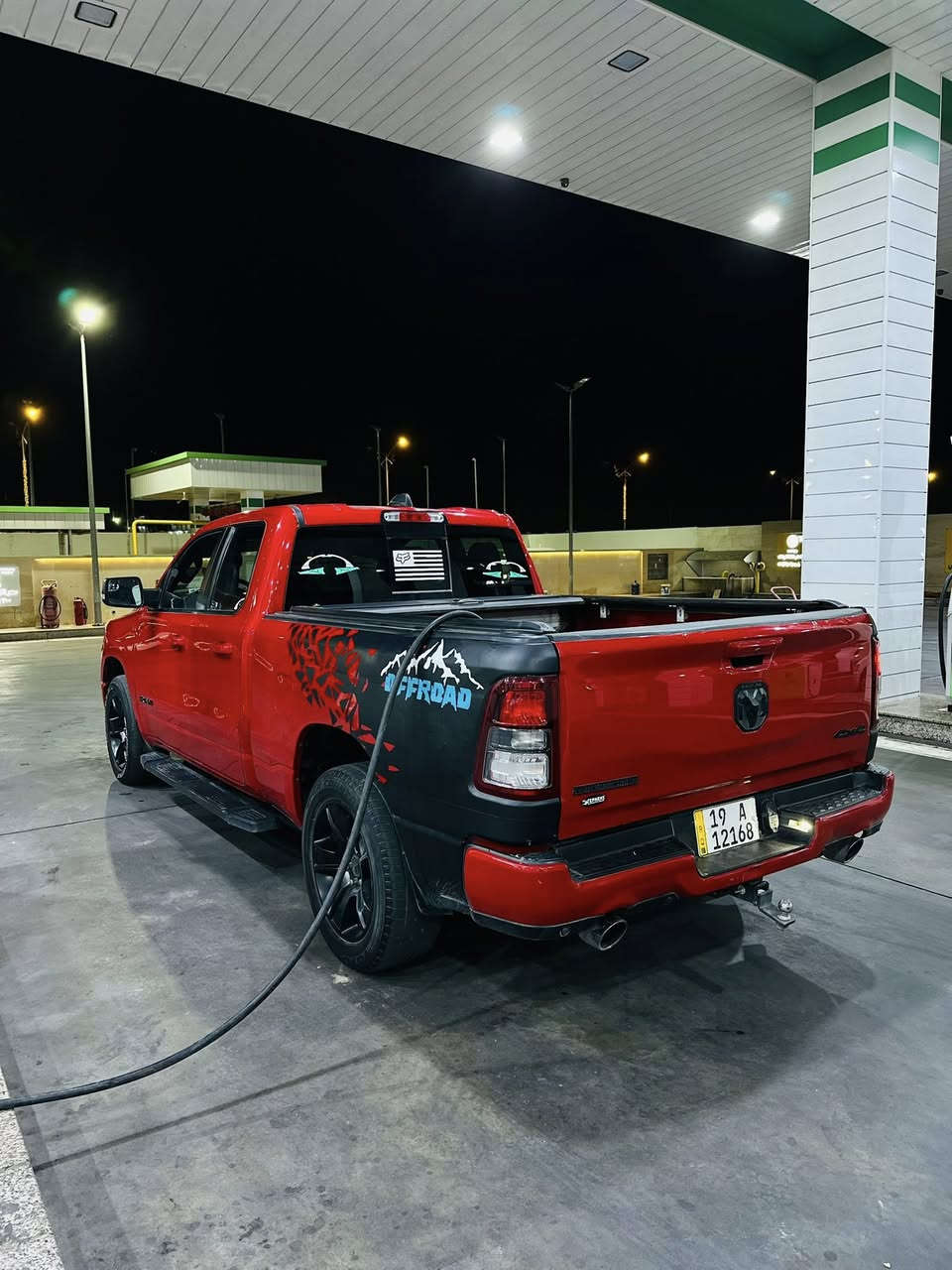 السلام عليكم
 للبيع او المراوس حسب القناعه 
دوج رام 2022 مواصفات بگ هورن 
فور ويل 
مكينه 5700
شاشه
 كامره 
كير ماوس 
اشاره بالمرايه
حساس امامي حساس خلفي توقف ذاتي 
اشاير بالمري 
دبل كزوز 
ويل قياس 20 
عليها منظومه غاز يعني تنسه الدوانز والصرف 
حادثها بدون ايرباك بدون شواصي بدون لغود بدون صبغ فقط جاملغات خلفيه بارد وبيها رصعه بالتكمه مبقيها نفسها ممصلحها  بجم كبس
رقمها كربلاء باسمي مكاني كربلاء 
للاستفسار على السعر اتصل وبخدمتك ***********
