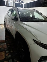 للبيع توسان 23 مكفوله خليجي رقم بغداد انكليزي رقم الهاتف 07701317802