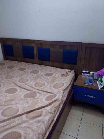 غرفه نوم 5 قطع جرابي منفصلات يعني تصير نفر وتصير نفرين بيه اضرار بسيطه سعرها مناسب  الاستفسار خاص
***********
