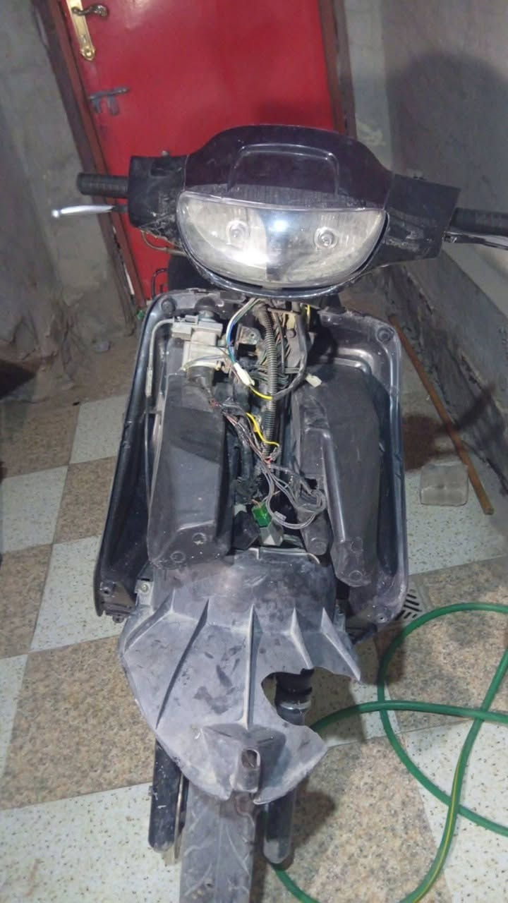 سلام عليكم فراشه للبيع الدراجه شغاله معدل كهربايات كله شغاله صولنصه FR الدراجه خير من الله سعر 250وبي مجال الدراجه شرط الفحص الدراجه ما مغسوله


**إذا كنت صاحب هذا الإعلان وتريد حذفه لأي سبب، رجاءا أرسل رسالة إلى الدعم الفني**