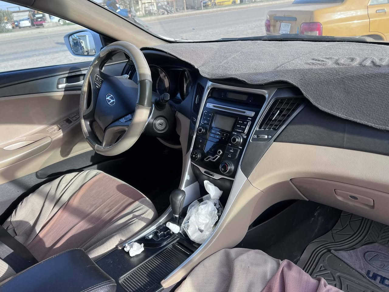 للبيع/سوناتا
2013بدون صبغ الرقم ديوانية خصوصي اللون ابيض
تبريد قطعتين نظام ايكواقتصادي كامل موصفات مويل 13عدى البصمه والفتحه.

الرقم/***********
