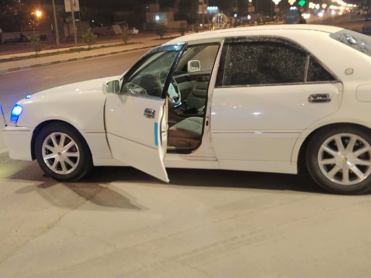 للبيع تيوتا كروان ملكة مديل 2002 السياره كفاله عامة من كص وضربة ونقل جثة واصوليات ورسميات  رقم أنبار مشروع وطني مداور ثاني يوم بسمي السياره 
مواصفاتها السياره
✅ديفور الجبير 
✅شاصي 75 
✅4دكم  
✅مري شفط 
✅ستيرن كهرباء
✅كشن كهرباء
✅برده خلفية 
✅تحكمات خلفية 
✅جام كهرباء 
✅داخل بيجي مخمل  
✅ويل نجمة نفطي 
✅تخم تاير جديد  
✅حدادية بلجيس 
✅سبير + عده كاملة 
✅تبريد ثلج سلبت + تبريد خلفي وثلاجه 
✅قواعد ضوئية 
✅شاشة كبيره كرستال     
السياره تحويره نجف فوك وجوه دشبول امارات     
السياره كاملة مكملة••
السعر ١٣٥ وبيه مجال الشراي
العنوان بابل الطليعه
***********

