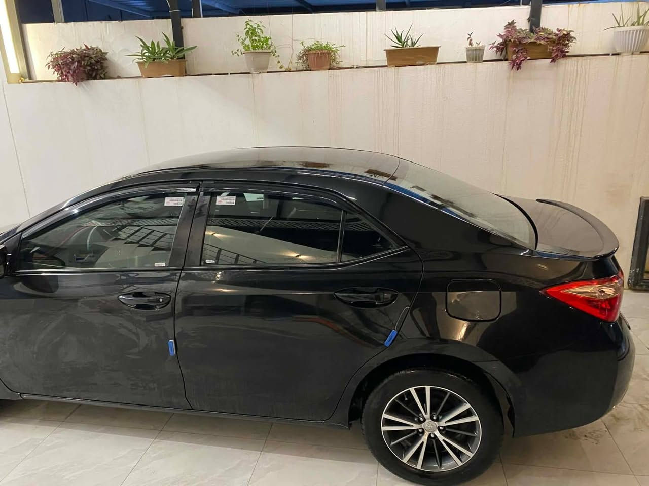 كورلا ٢٠١٧ ماشيه ٧٠ الف ميل مواصفات LE شرط كير ومحرك وتبريد وصدر وكهربائيات بسمي شرط تحويل او وكاله بي كود بنزين سياره بي بونيد وجاملغ بدون ارياك كله بلادي سونار هم موجود بالمنشور سعر ١٢٨ وبي مجال للاتصال *********** كركوك, العراق
