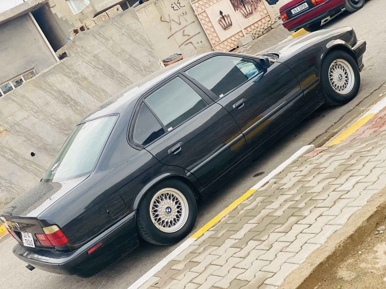 السلام عليكم bmw موديل 1993 حجم 525 اصل سياره جاهزه من كلشي مابيها اي ضرر صبغ جمالية فقط السيارة بأسمي دفتر بانزين صدر دبلات كله شاد جديد السعر 82 
***********
