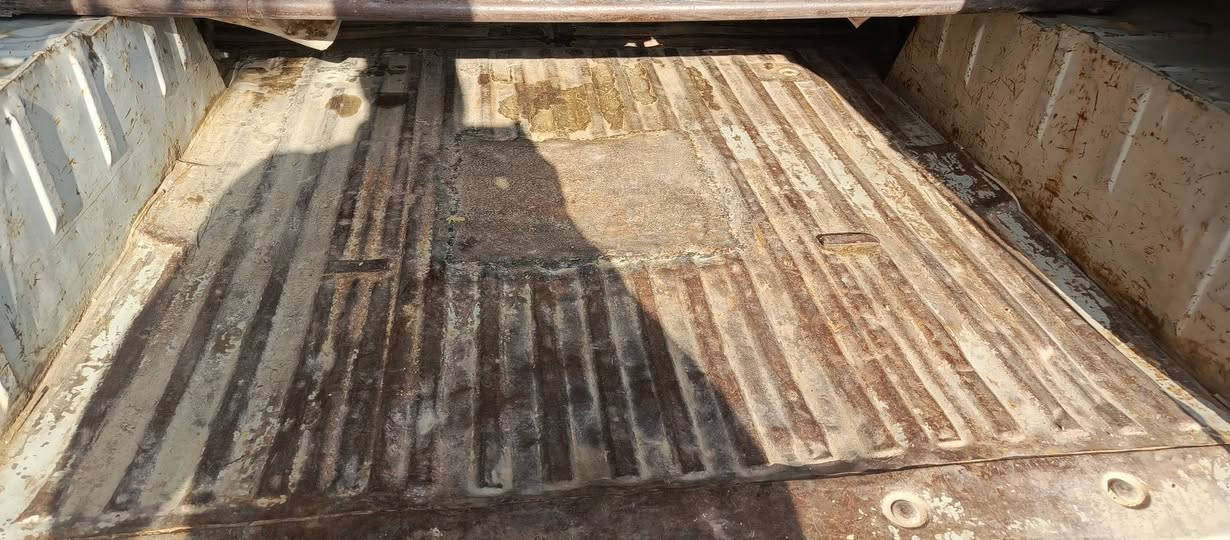 جيب واز للبيع محرك ونجي اوتوماتيك ثلاثة يوم. بدلة جديدموديل 2001 من كلار ***********
