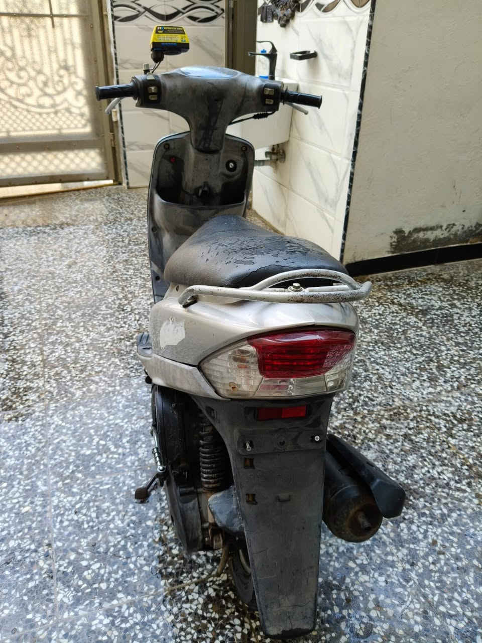 ماكس منغولي للبيع بغداد البلديات نهاية شارع المصرف السعر 500 الف وبيها مجال اتصال ***********
