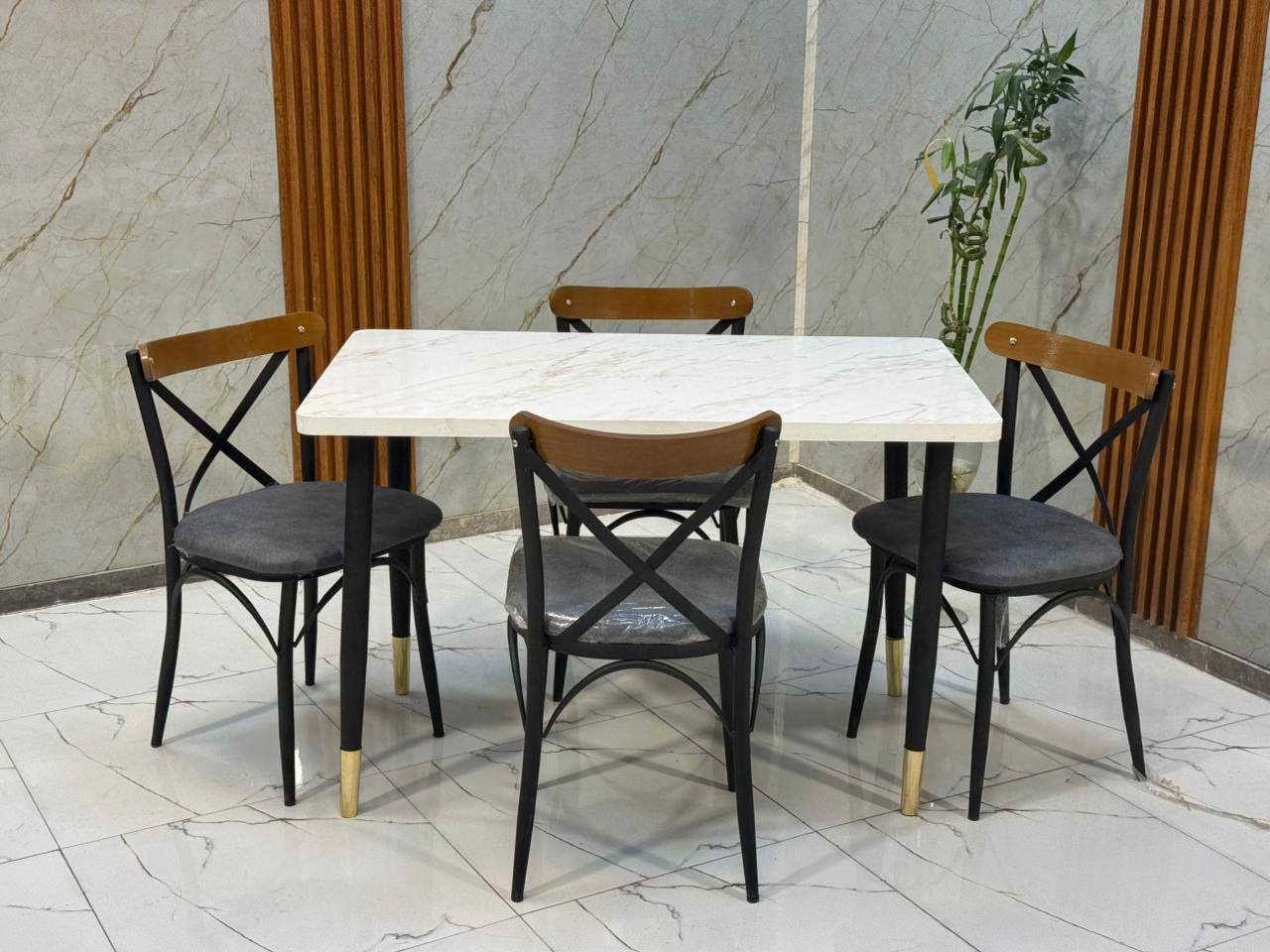 ميز طعام سطح خشب كشنات جلد رجل حديد
4 كراسي 175الف 

6 كراسي 225الف


**إذا كنت صاحب هذا الإعلان وتريد حذفه لأي سبب، رجاءا أرسل رسالة إلى الدعم الفني**