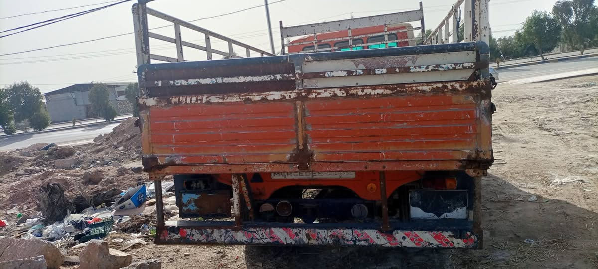 السلام عليكم مرسيدس للبيع موديل 81 ماكينه بيع بخار جير حداديه اكسين وسطاني بالثمانيهك***********
