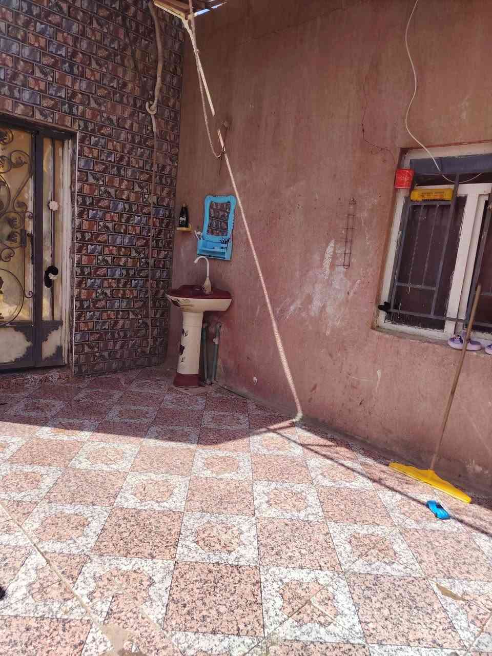 دار للبيع المساحه 100متر المكان حي الرحمة الأولى
للاستفسار الاتصال على الرقم ***********
