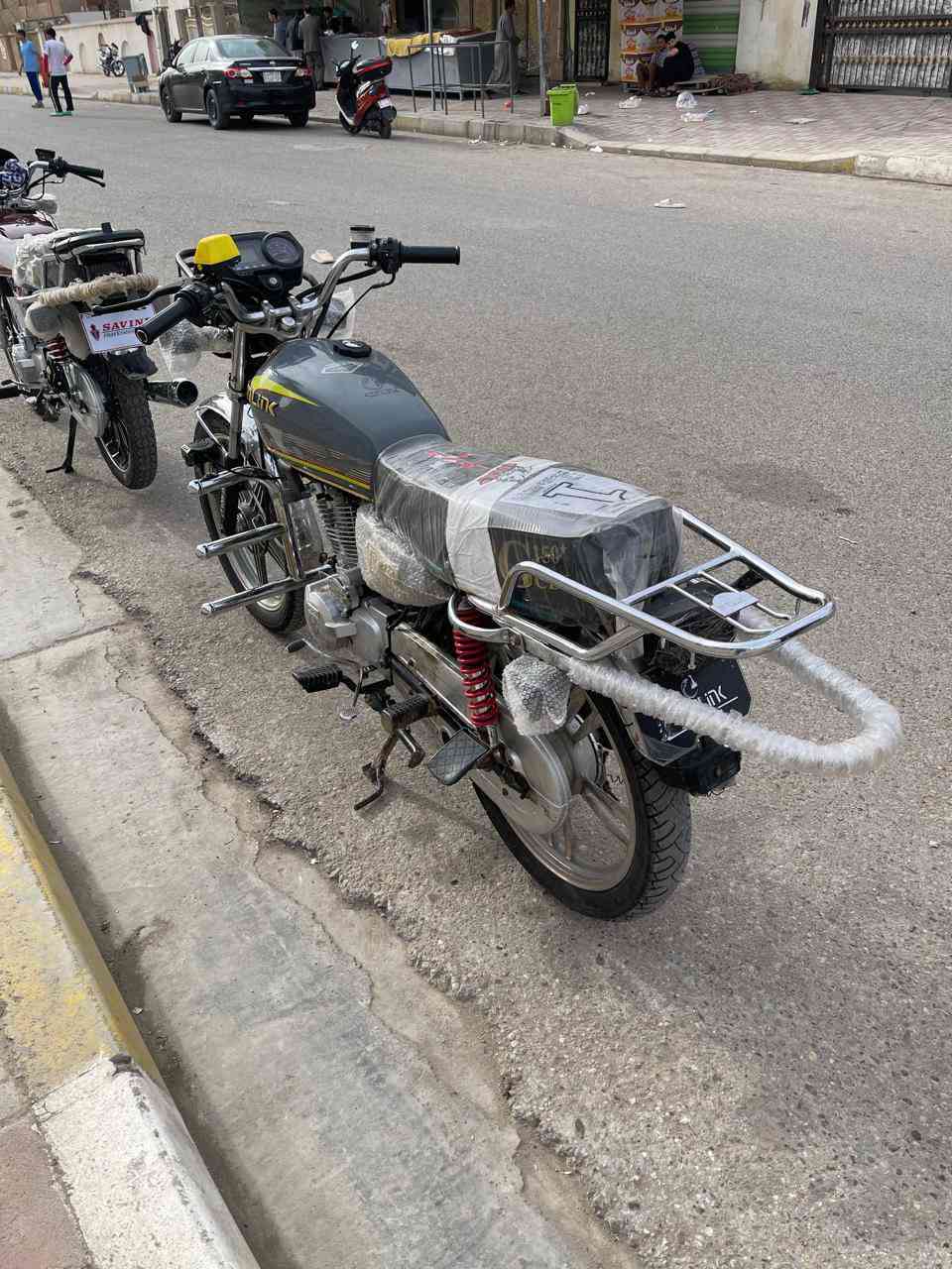 دراجه ايراني موديل2022 للبيع سعر 600 وبيها مجال بسيط الدراجه محركها نضيف ممفتوح فقط الويل الامامي مبدل شاشه الكتروني مكاني الملعب تواصل***********
