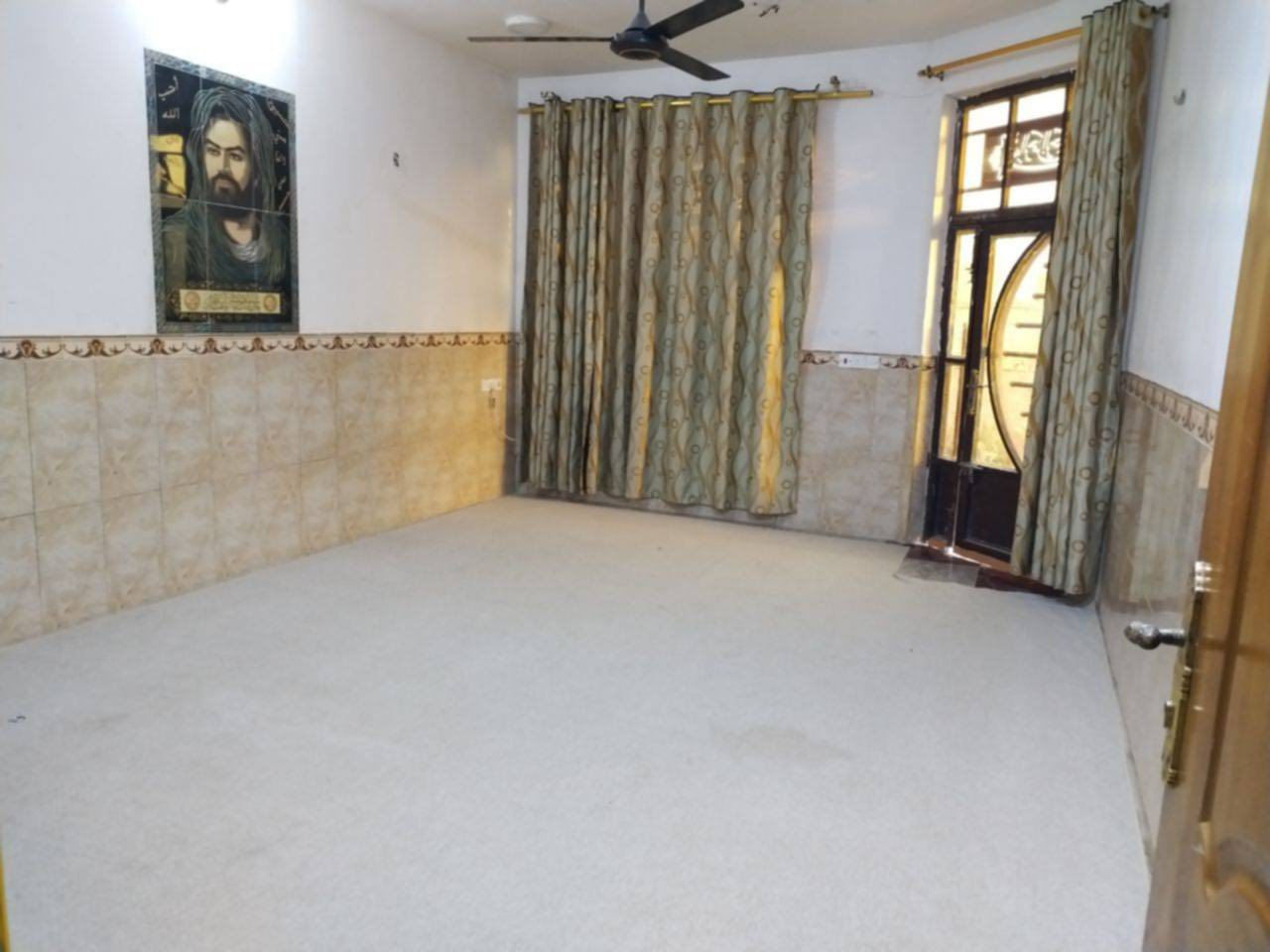 #بيت_للبيع 

خلف مهدي ابو الدهن يبعد عن شارع حله بغداد اقل 100 متر 

المساحه 255 متر على شارعين

يحتوي على : 
( غرفتين نوم / وصاله / واسقبال / ومطبخ ) 

جنس العقار : سند 25 

اي استفسار 
***********
