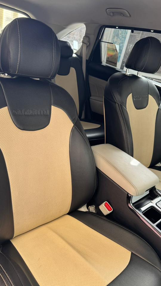 سلام عليكم ...
كيا سورنتو ٢٠٢٣ خليجي السياره ماشيه ٦٤ الف حقيقي نص مواصفات العاديه مال سورنتو 
بصمه تشغيل 
بصمه ابواب 
تشغيل عن بعد 
جنطه كهرباء 
حساسات امامي وخلفي 
ويل ١٩ كروم 
شاشه تدعم ابل كار بلي 
اشاير مري 
مري قابله للطي 
٣ قطع تبريد 
٧ راكب 
سايد بريك بصمه 
كير ماوس ٨ سرعات 
المكينه ٦ سلندر ٣٥٠٠ cc
السياره كفاااله عااامه من صبغ فقط تبديل جنطه نفس لون وكااله فقط وباقي مكفول 
 بيع مستعجل ***********
