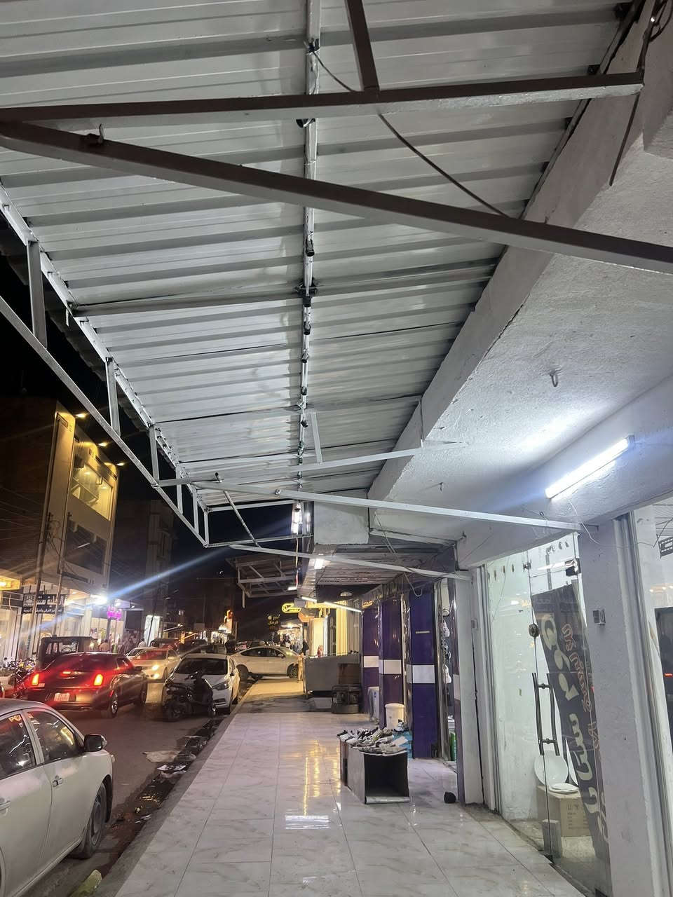 محل للبيع في موقع تجاري مهم في شارع الصياغ مجاور ابو ضحى الخياط قرب سنتر عطيه ركن يحتوي على البضاعه الموضحه في التصوير  فرفوري ومكيف للستفسار راسل الصفحه او اتصل على رقم ***********
