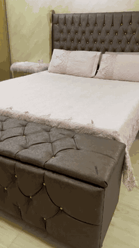 عندي غرفة خشب  عراقي لون ذهبي للبيع واتس آب 07761621000