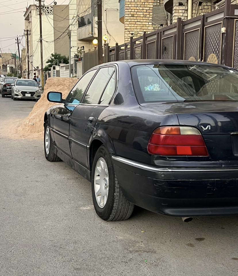 ⸻

🔥 فرصة نادرة لعشّاق BMW 🔥

🚗 BMW 740i موديل 1995 – 8 سلندر

إذا تدور على سيارة فخمة، قوية، ومناسبة للتمشية أو المشروع… هذا اختيارك 👌

المواصفات والحالة:
 • مكينة 8 سلندر قوية وناعمة
 • قير أوتوماتيك شغال ممتاز
 • كهرباء كاملة شغالة 100%
 • تبريد ممتاز (مهم جداً)
 • السيارة بلادية
 • اللون الخارجي مبيّض ويحتاج صبغ
 • الداخلية متعبة وتحتاج ترتيب
 • ميكانيكياً وضعها طيب وتحتاج فقط لمسات شكلية

✨ سيارة تعتمد عليها ومناسبة للي يحب الفخامة الكلاسيك مع القوة

📍 الموقع: بغداد – بغداد الجديدة
💰 السعر: 7000 دولار (قابل للتفاوض للجاد فقط)
📞 الاتصال: ***********
