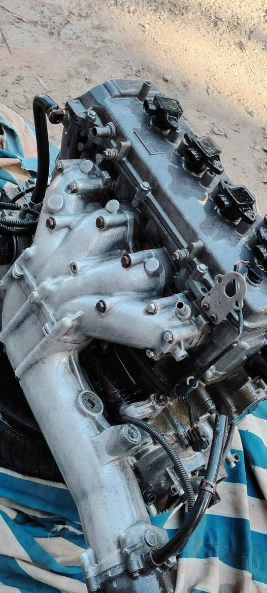 سلام عليكم مكينه 1800بدون سوبر مفتوح بيه كور فقط ظغط البساتم كله 150 المكينه كامله هيه وعقله والظفيرة مالته،،،سعر 33$ ماشيه 130ساعه جديده كلش ***********
