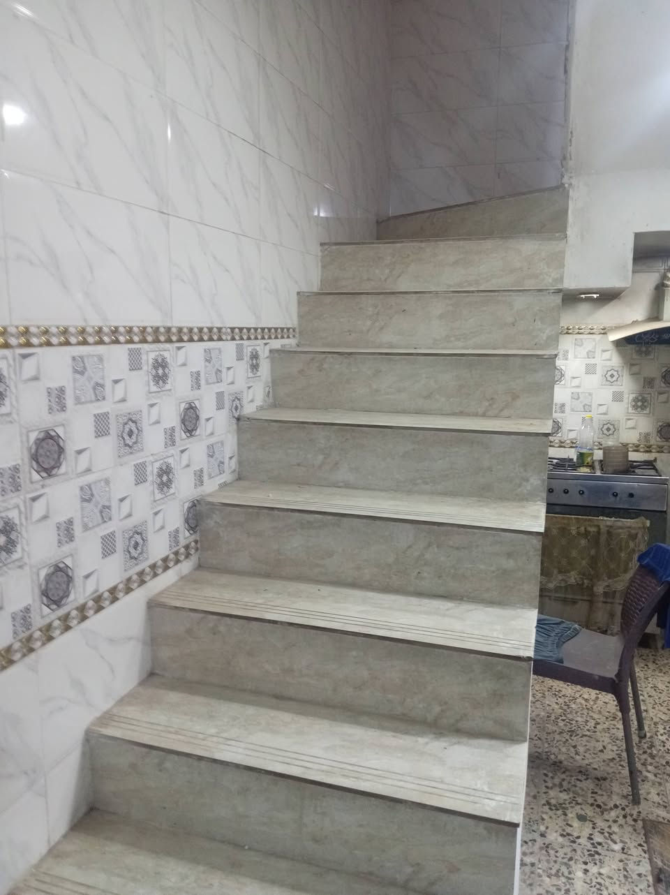 السلام عليكم بيت للبيع في الدوانم قبل السكه شارع افران الضياء طابقين بيه ٤غرف واستقبال ومطبخ وحمام عدد ٢ بناء سنه ٢٠٢٣ السعر ١١٥ بيه مجال للشراي ***********
