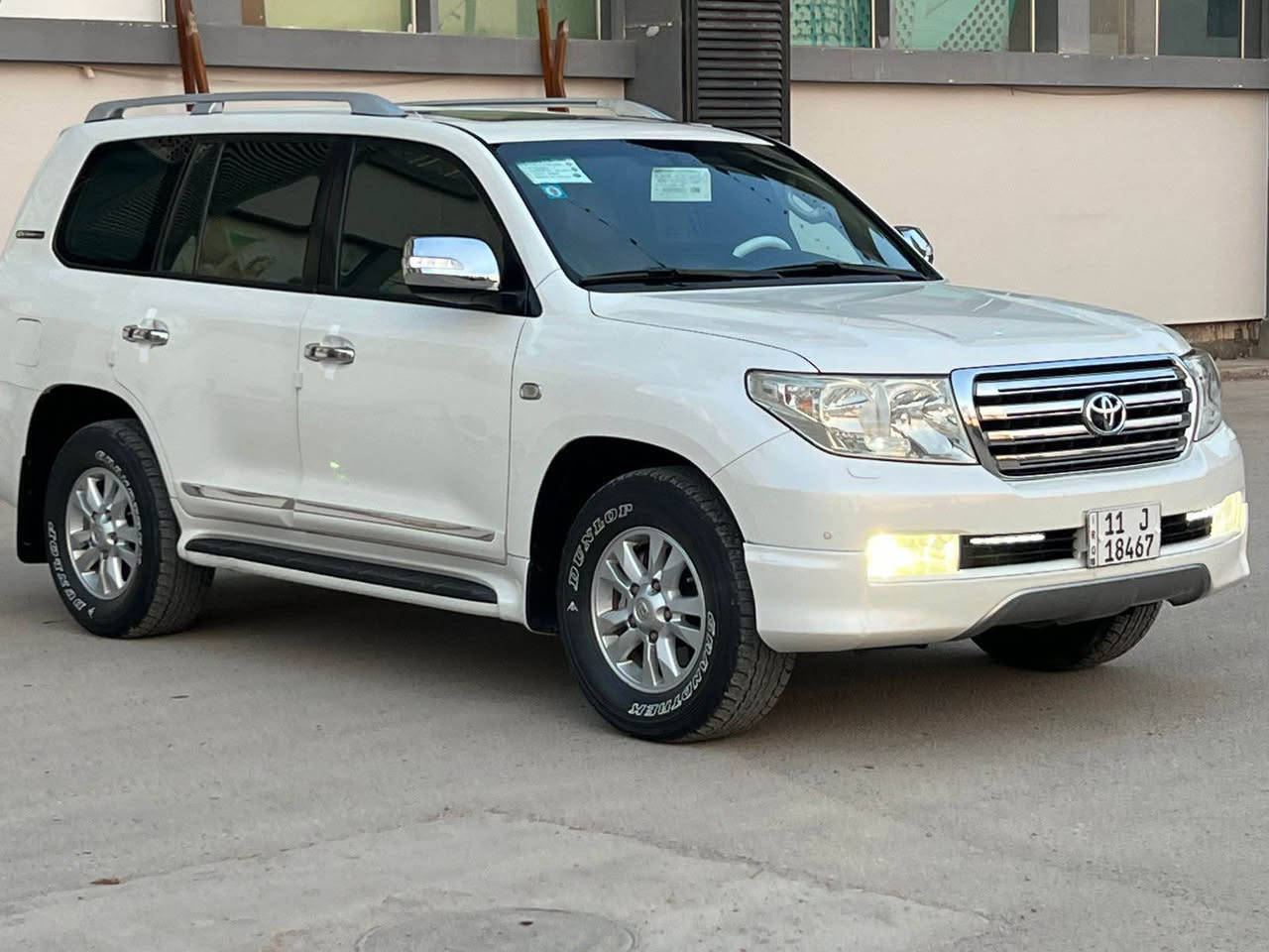 لاندكروز GXR i
موديل 2011 ستينيه أصل 
رقم بغداد مواصفات الستينيه معروفه 
كفاله عامة حتى الدعاميات فقط صبغ قليل بالتكمه ماشيه 117 ما بيه اي نقص حدادية الشركة تخم تاير جديد دنلوب ياباني السعر 335 للتواصل الاتصال ع الرقم *********** Singapore
