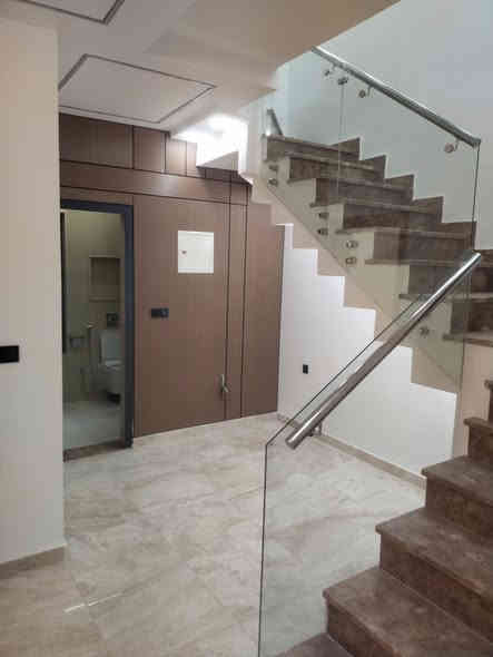 للبيع/
دار حديث 150م واجهة 7.50م 
مودرن 4 نوم بناء 2025 واجهة بورسلين وارضيات مرمر يحتوي على صالة ومطبخ حار بارد وهول حولي وحمامات عدد 4 وكراج سيارة 
الموقع/
ضباط السيدية قريب على الشارع التجاري وشارع الكويتي ش 12 م
للاستفسار
*********** واتس اب
غير متواجد على الفيس
