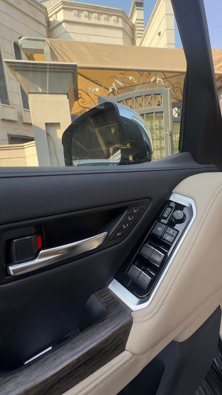 لاندكروز 2023 VXR توين تيربو فووول 1/1 

ماشيه 43 الف / كم 

مكفوله كفاله عامه من كلشي ومغلفه ppf 
ضمان 10 سنوات

رقم بغداد تحويل مباشر 

السيارة مفوله للأخير :
توين تيربو 
تحكم ستيرن 
دشبول ليزري 
كراسي تدفئة تبريد خلفي. وامامي 
حساسات امامي خلفي 
5 كامرات 
نقطة عمياء 
رادار 
وغيرها من المواصفات المعروفه 

مكان السيارة بغداد 

السعر : 770 وبيها مجال بسيط للشراي 

للأستفسار : 
***********
*********** بغداد, العراق
