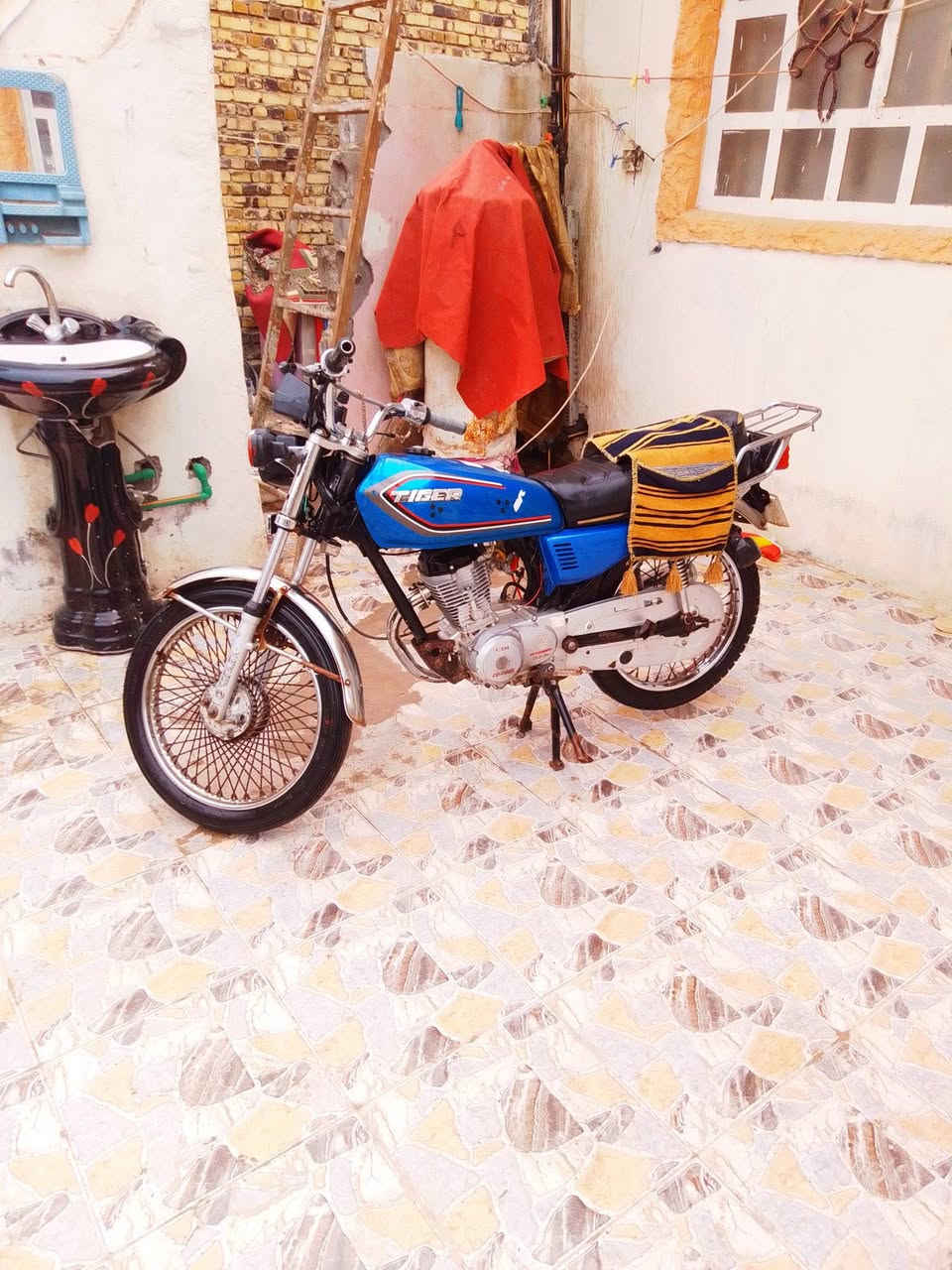 السلام عليكم دراجه للبيع نضيفه أوراق اصولي السعر 400المكان حله قرب شريفه ***********
