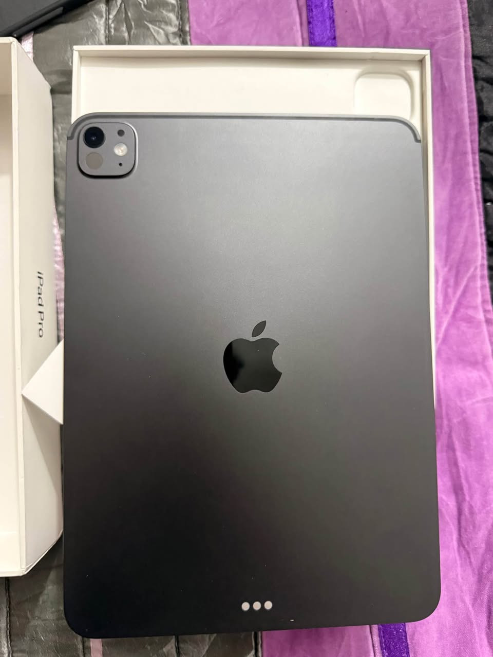 ايباد برو M5
 ipad pro m5 11 inch 
ذاكره 256 
بطارية 100‎%‎ 🔋 
مشحون 55 مره بس 
نظافة 100‎%‎ 
داخل الضمان 
نظيف كلش الجهاز 
كامل ملحقات 
مكان كربلاء 
السعره 1350 وبي مجال شي بسيط 
***********
*********** كربلاء, العراق
