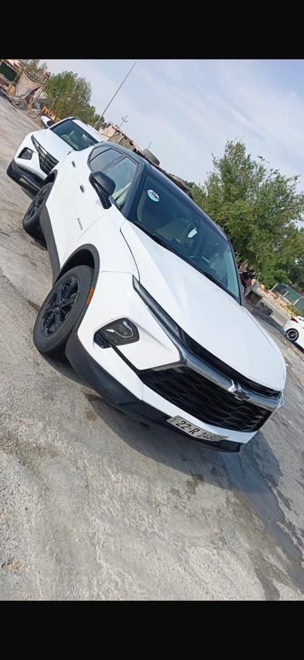 السلام عليكم للبيع شوفرليت بلايزر 2023 رقم اربيل الدولي
السعر 170$

ماشي 56 الف كيلو 

مكينه 2000 تيربو بحاله ممتازه جدا 

الحادث مثل ماوضع بلصور السياره عليهه ادامه كامله 

رقميي ***********
