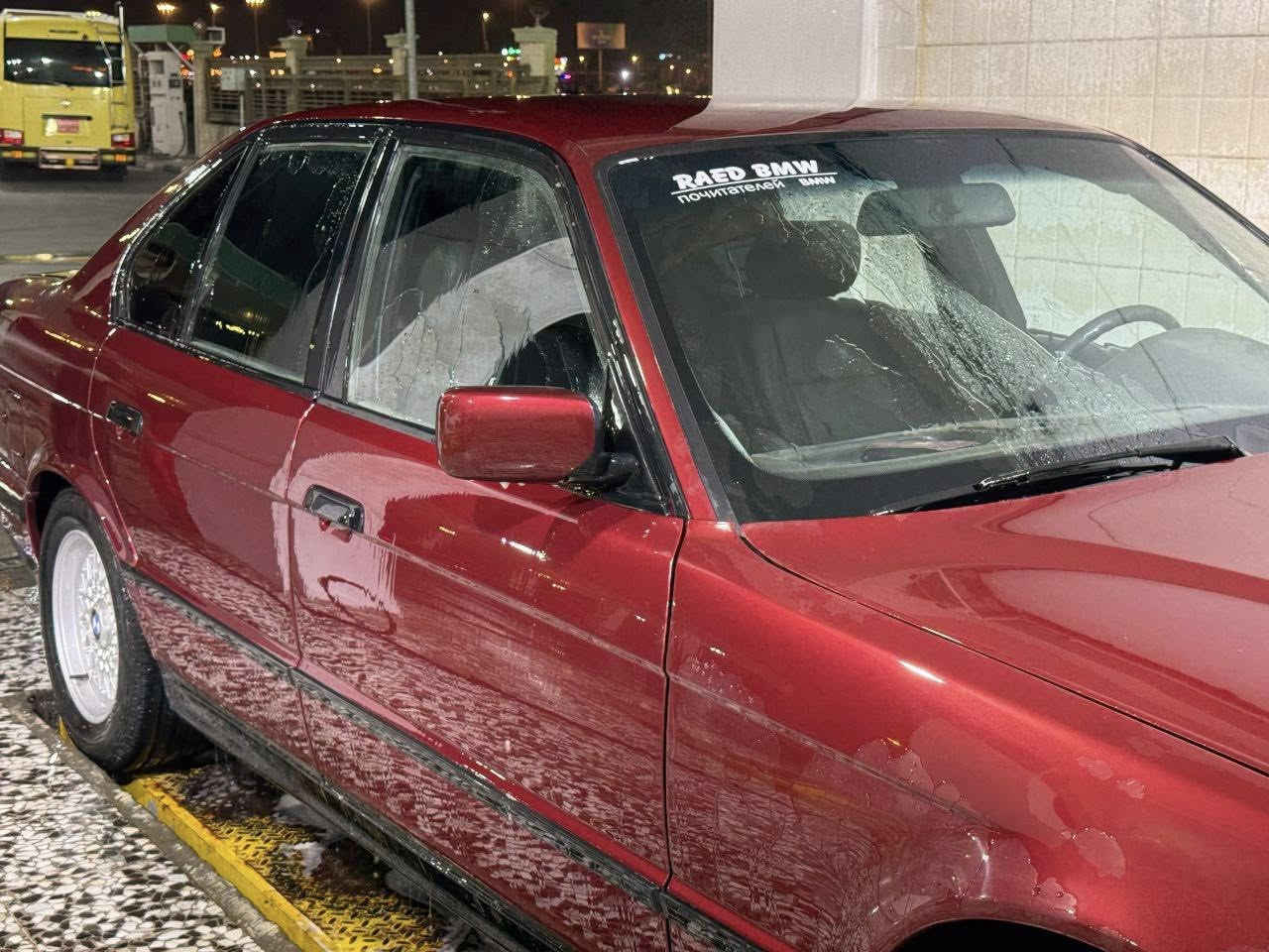 السلام عليكم
بي ام 525 1991 لون مميز مكينة صقر 528  جديدة ما صار 10 ايام من شديتها السيارة كاملة تاخذهه ما تصرف عليها فلس كشنات جلد جدد مسجل وسستم صوت جديد تخم تايرات جديد لايتات ناصي اصفر وعالي لد ابيض توني مكمل كماليات السيارة بعدهه جديدة
سعر 82 وبيها مجال مكاني البصرة الامن الداخلي 
***********
