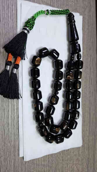 يسر بحر احمر كصه كويتي مقاس ١٢×١٤ .عدد الخرز ٤٥ وزن ٨٥  غ تقريبا . قطعة مكفولة من التصليح ملمس ناعم سواد تعريگ وفاير يخبل بصرة *********** سعر 250
