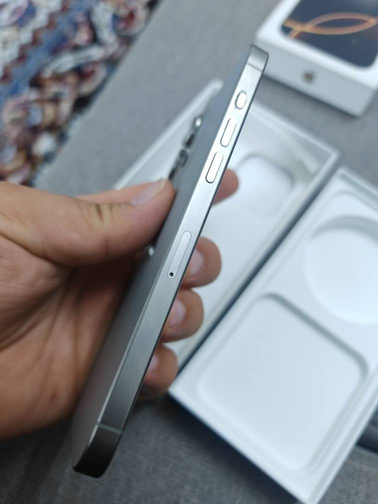 ئایفۆن پانزە پڕۆ ماکس
شتی جوانو نمــونە
٢٥٦ گێگاو دووسیم و زێد ئەی
کارتۆنی بیلادی لەگەڵە 
ڕێــژەی پاتری ٨٨ی هەقیقی
مۆبایلەکە سەدا ٩٨ خاوێنە
شاشەی وردەیەکی زۆر زۆرکەمی هەیە
نــرخی ٧٣٥ دۆلارو کەمێک مەجال
گۆڕینەوەو گەیاندن هــەیە 
***********  ـــ  ڤایبەرو وەتس ئەپ
*********** ـــ السليمانية, العراق
