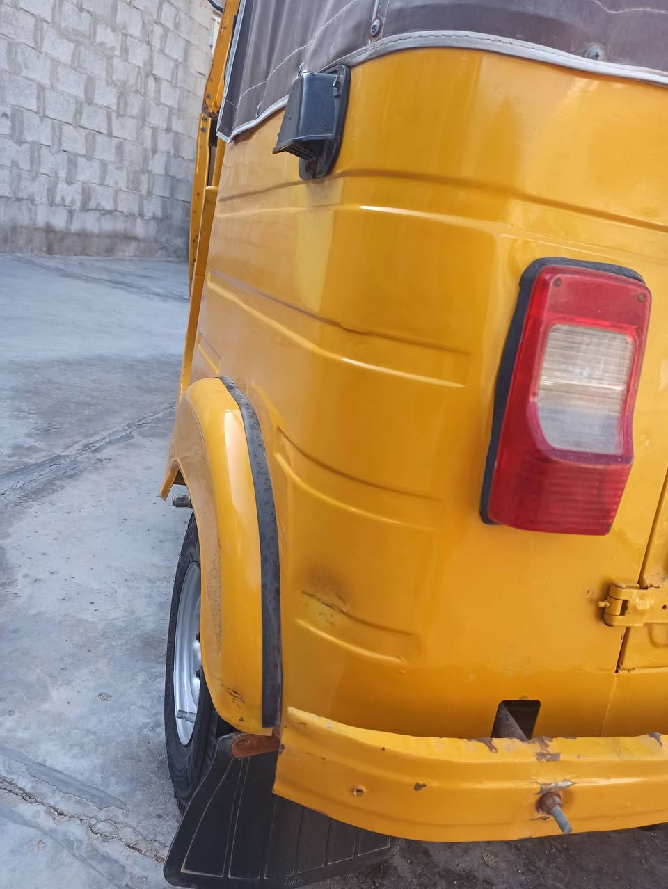 السلام عليكم 

تكتك 2019 للبيع رقم واسط تحويل ثاني يوم بيهة ضربه بصفحه وصبغ البدي فقط لغود بدون ضربه وصبغ مكينه بيهة تبخير قليل كلش جاهزة التكتكك
مكاني عزيزيه 
السعر 5500  شبيهة مجال 
***********
