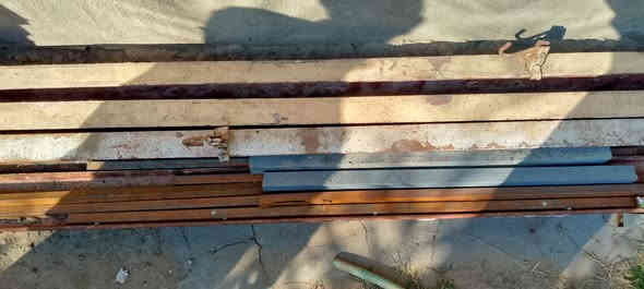 السلام عليكم شيلمان مستخدم درجه اولى عدد 4  طول الشيلمان 4.50 +چرابي خشب عدد 2للاستفسار والاتصال على الرقم ***********
