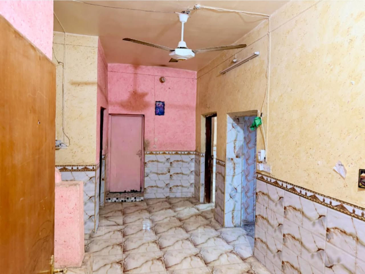 ▪️دار سكن للبيع طابو صرف ▪️

فرصة للإستثمار.... دار سكن حي الصدر الأول قرب شارع طيبه طابو صرف مساحة الدار ٣٢٠ متر طابقين يحتوي على ٥ غرف نوم و ٣ مجمعات صحيه وصالة واستقبال كبير وكراج مسقف.. بالإضافة إلى فضله غير رسميه مساحة ١٥٠ متر مسيجة مع البيت خدمات كاملة حاليا فارغ كان مؤجر ب ٦٠٠ الف شهريا▪️
للاستفسار اكثر الاتصال على الارقام ***********
***********

