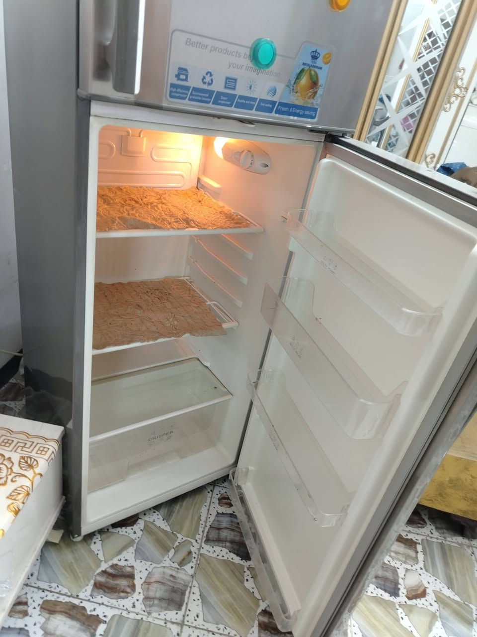 ثلاجه البيع ١٢ قدم عله فحص عنوان بغداد الشعب***********
