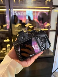 نيكون D3200 • شاتر ٩٠٠٠ • عدسة ١٨-٥٥