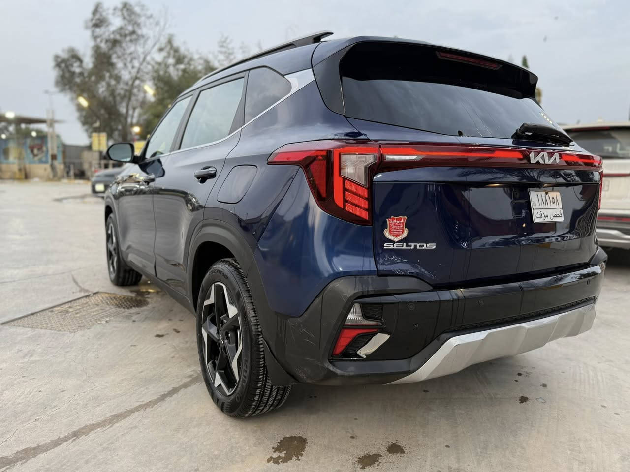 سلام عليكم 
كيا سليتوس 2024   4X  AWD
‏Kia Seltos 2024 4X AWD
لون حبري 
موصفات كامل
كشنات جلد + كهرباء + تبريد + تدفئة 
شاشة انفكشن متصل 
تبريد شاشه + تبريد خلفي 
تدفئة بالستيرن 
تدفئة مقاعد خلفيه 
جنطة كهرباء 
لايت عدسات 
اتو ستوب 
مانع انزلاق 
مانع انحدار 
رادار جانبي 
رادار خلفي 
رادار امامي 
سايد بريك بصمة 
اتو هولد 
شحن واير ليس
خزن كشن سائق
فتحة سقف 
ويل كب حجم 18 
تحكمات ستيرن كامله
محرك 2000 
السياره تعتبر كلين فقط كسر بالدعاميه الخلفية 
السياره دخول جديد تريده بدون رقم او برقم 
السعر بدون الرقم 177 ورقه 
السعر مع الرقم 193 ورقه 
للاستفسار ***********
