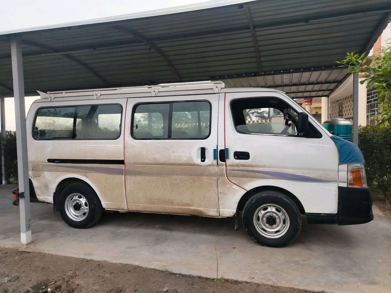 السلام عليكم
نيسان موديل 2009

مكينه وكير واكسل مكفول 

رقم بغداد 
مصفره وجاهزة  سيارة بسمي 

تخم تاير ياباني 
باتري وكهربائيات وصدر وحداديه كله جاهز
 بيهة  صبغ بل طويلة  ✅
تبريد جديد 
ذكرت كل التفاصيل لتكلي شبيها مابيها 
السعر 105وبيها مجال  
مكاني  بغداد المدائن 
بيع فقط ✅

***********. لاتصال
